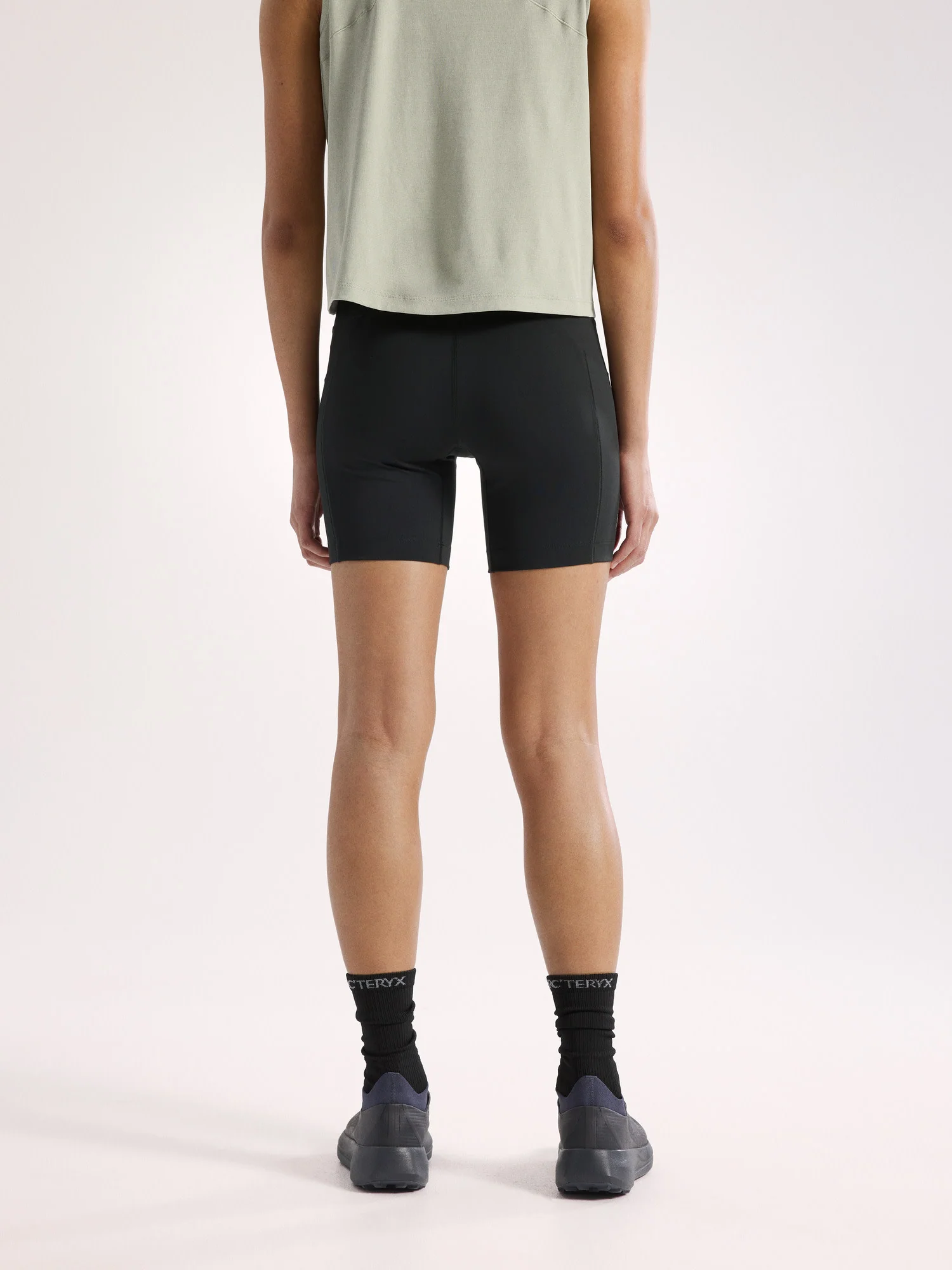 Essent High-Rise Utility Short 6" Women's - Image 4